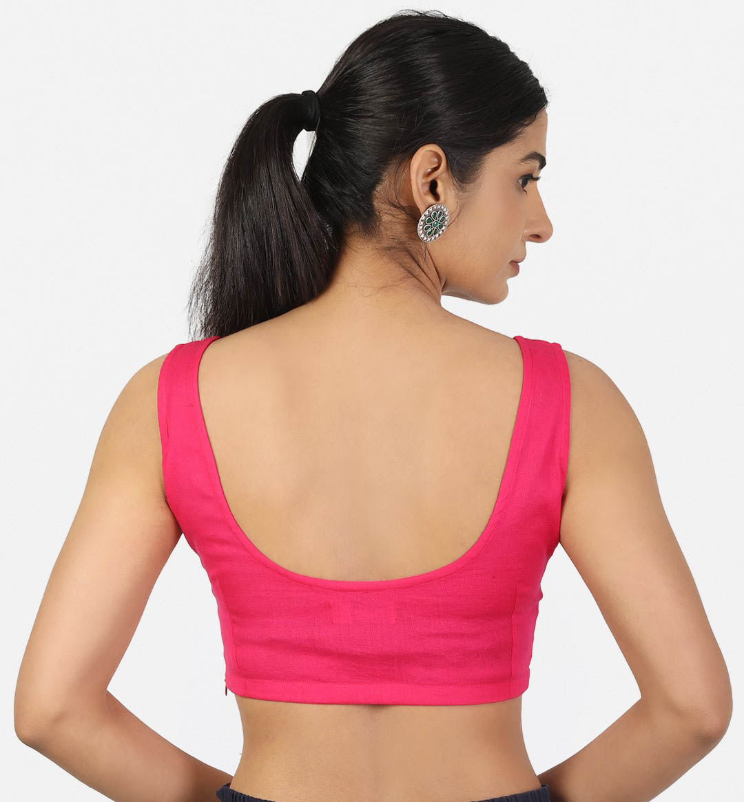 Women Magenta Non Padded Round Neck Sleeveless Blouse