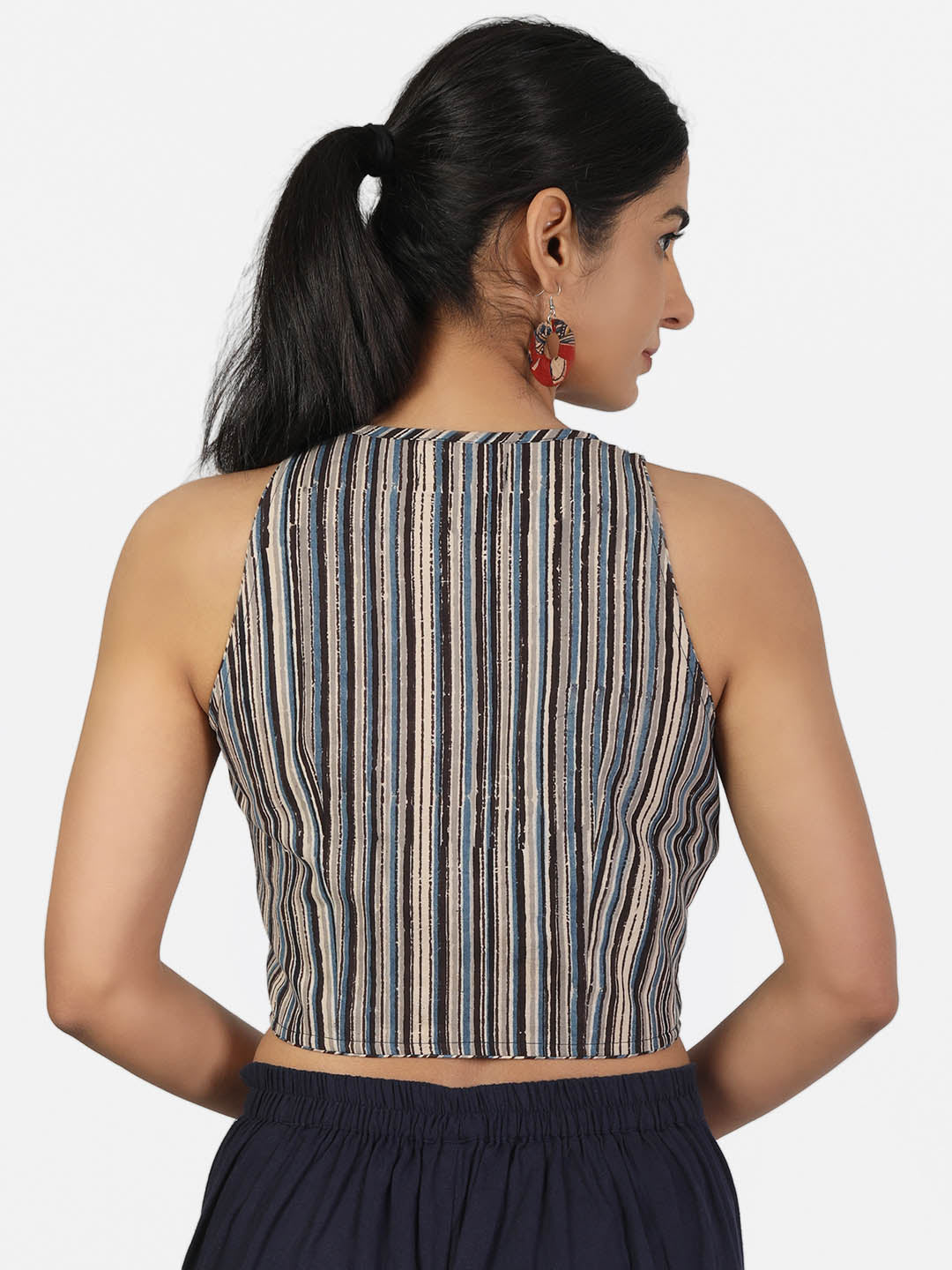 Women Grey Non Padded Front Button Sleeveless Blouse